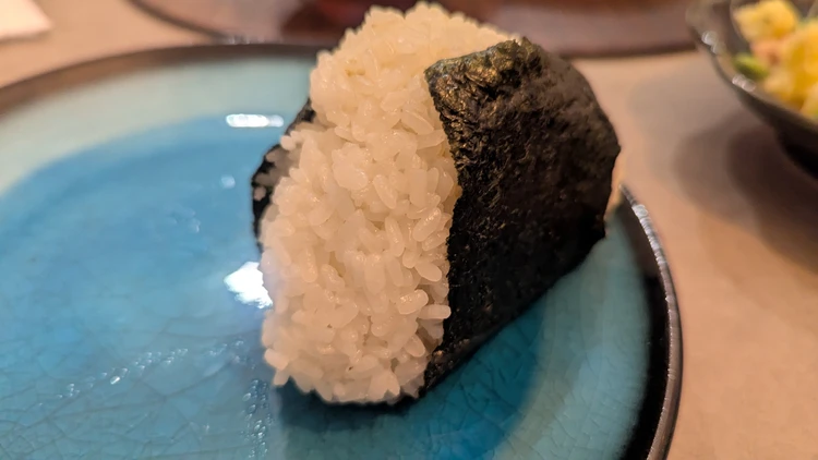 骨付鳥に合わせる塩むすび