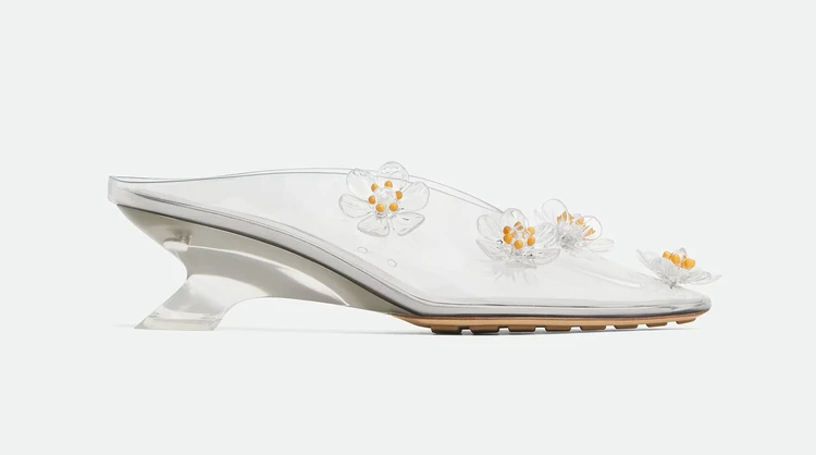 ボッテガヴェネタ リーヴァ ミュール フロッグ装飾 ブラックノット ミュール| Bottega Veneta® 日本