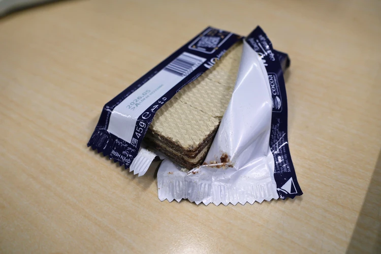 「ココロゆるまる」ロアカーのウエハースがデスクのスタメン #スイーツ部_2