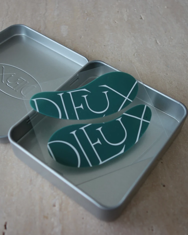 Dieux「Forever Eye Mask」の専用ケース。繰り返し使えるシリコンアイパッチ。