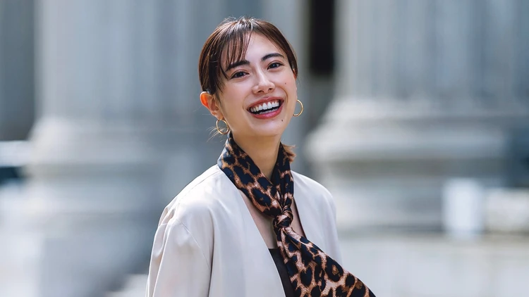 【ジャケットコーデ】カーディガン感覚で羽織れる軽やかボクシージャケットが活躍【BAILA今日のコーデ】