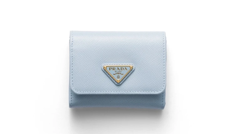 プラダ 「サフィアーノ」レザー 三つ折りウォレット ライトブルー