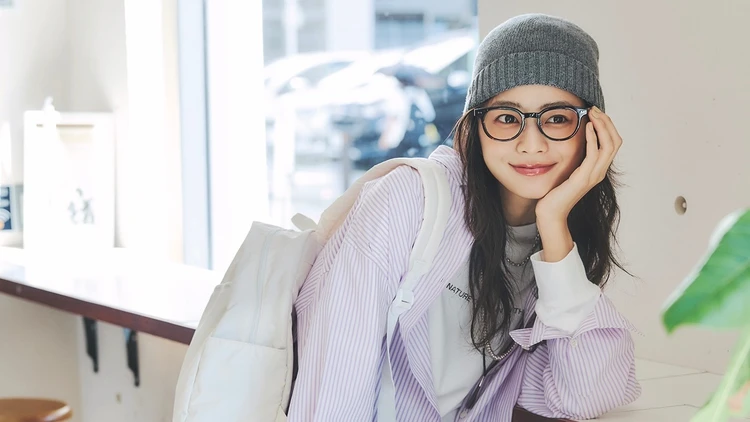 【ローファーコーデ】コットンT×とろみパンツをカジュアル顔のローファーで受け止めて【BAILA今日のコーデ】