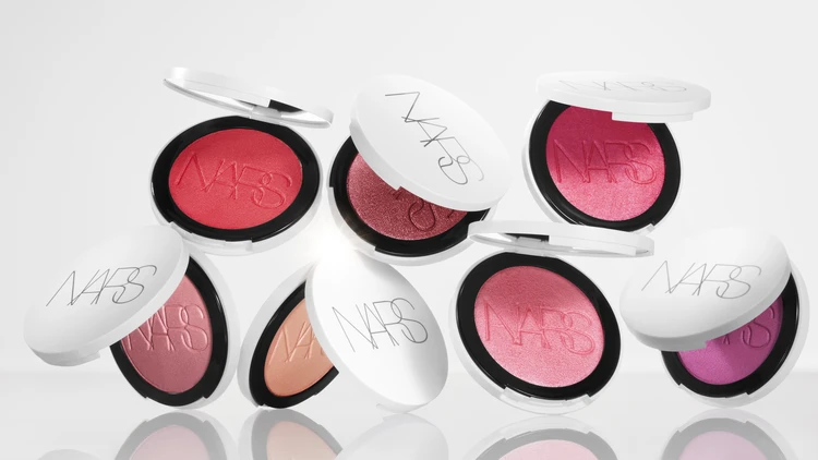 光を仕込む【NARS】の新名品。洒落顔をつくるハイライト＆ブラッシュが登場