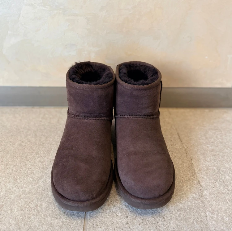 UGG　アグ　ムートンブーツ　クラシックミニ　チョコレートカラー