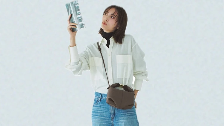 【シャツ×デニムコーデ】ディテールやシルエットにこだわってシンプルコーデを差別化【BAILA今日のコーデ】