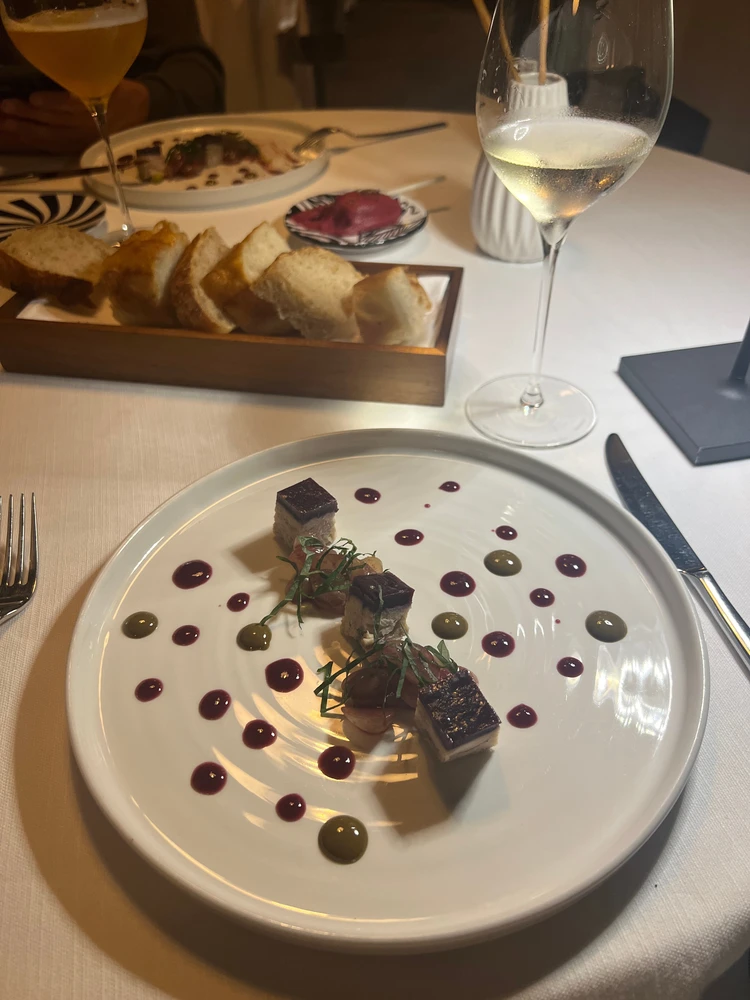 一生に一度は訪れたい。イタリアワインの贅沢旅【泡の名地へ】_1_2