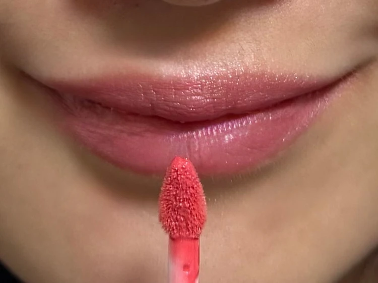 ベースカラーのみの唇　キコミラノ　バズりリップ　KIKOMILANO unlimited double touch 落ちないリップ　オフィスリップ　オフィスメイク