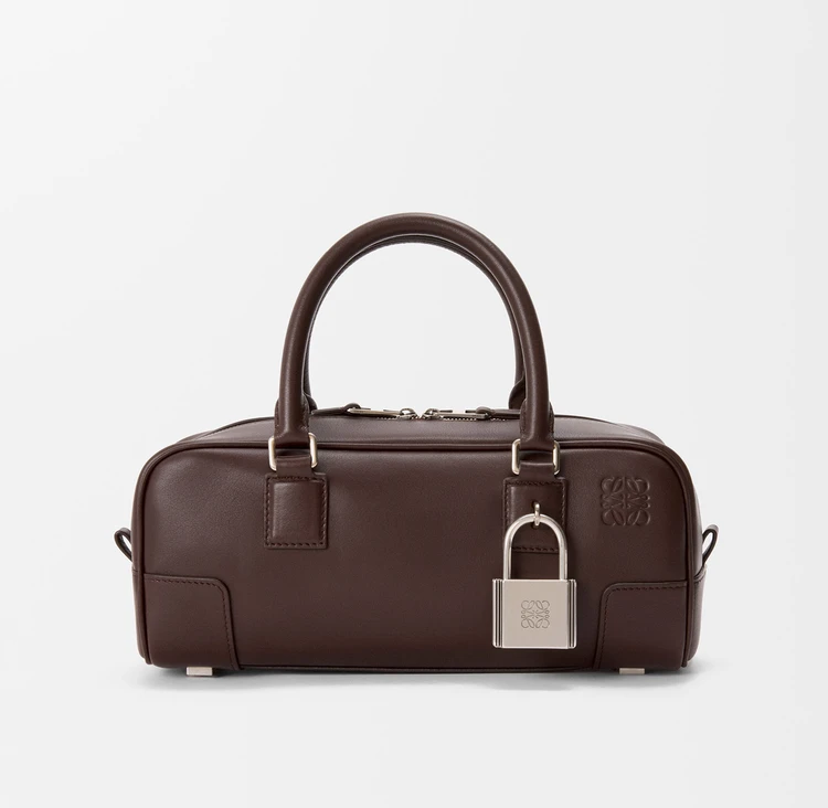 「LOEWE（ロエベ）」のバッグ「アマソナ23 クロップド バッグ」