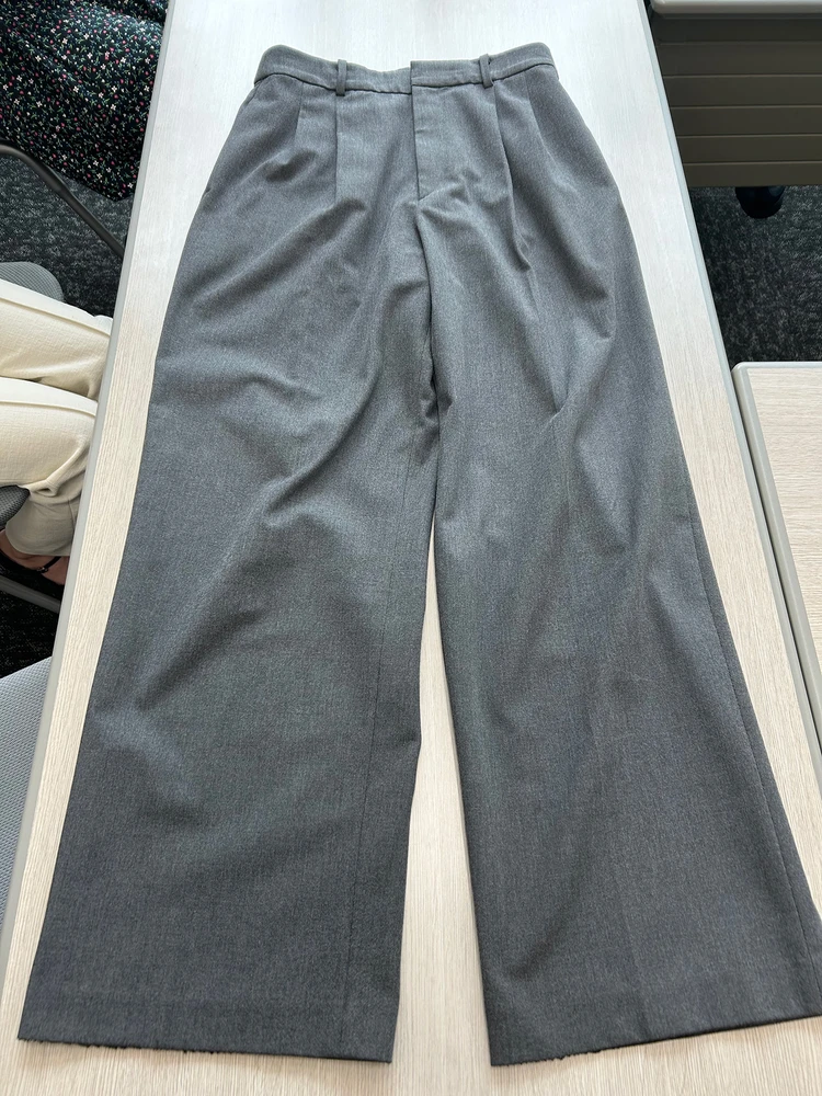 三間さん持参のパンツ写真(左)