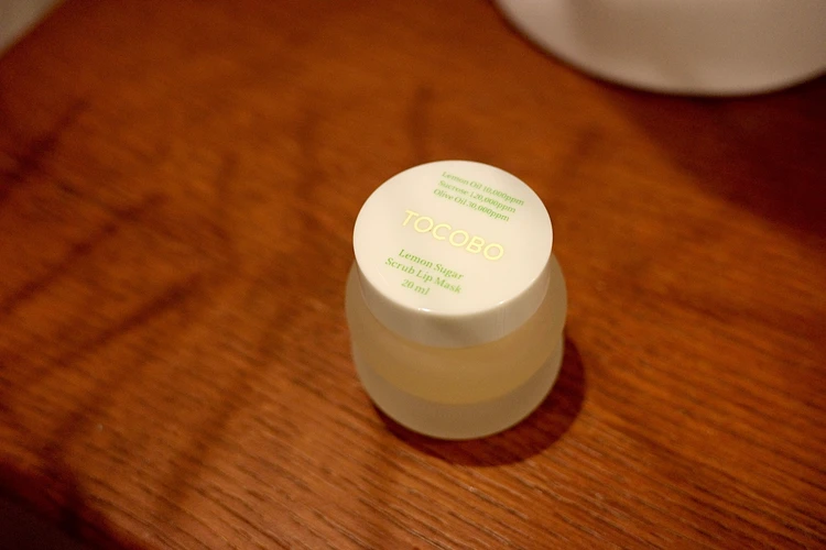 韓国コスメ【TOCOBO（トコボ】レモンシュガースクラブで唇ケア_1