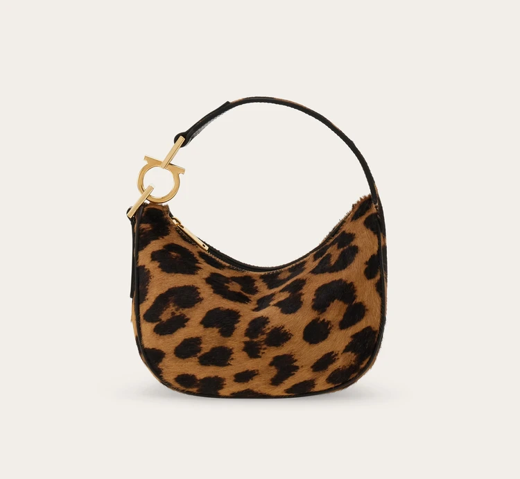 フェラガモ 阪急うめだ本店ポップアップストア先行発売バッグ¥198000