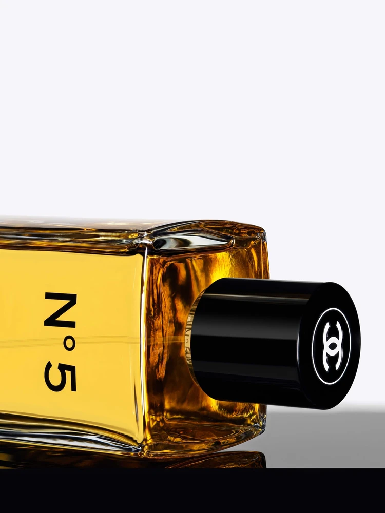 シャネル N°５ オードゥ トワレット　ボトルクローズアップ