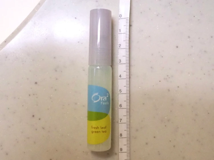 「Ora² Feels おくちミスト」を定規で測っている様子