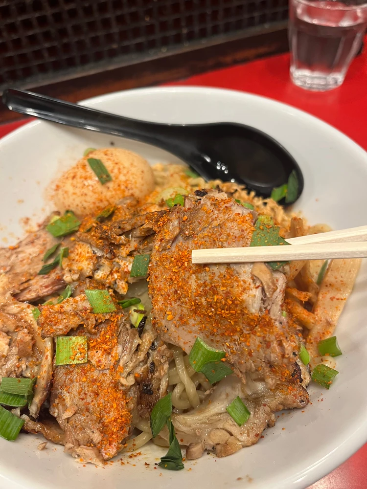 仕事帰りのご褒美に。渋谷にある『まぜそば七』の特製辛まぜそばがおススメ！＃ラーメン部_3_1