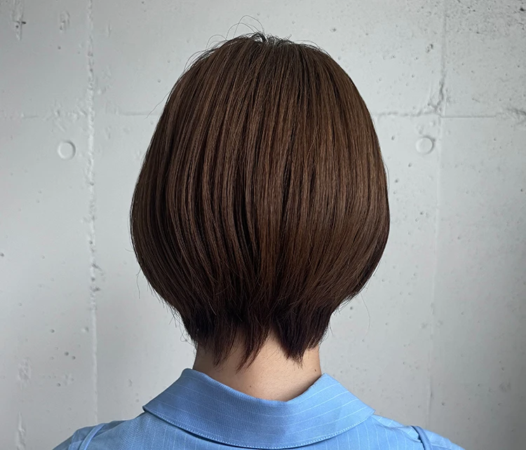 すっきり耳かけショートボブ　バック