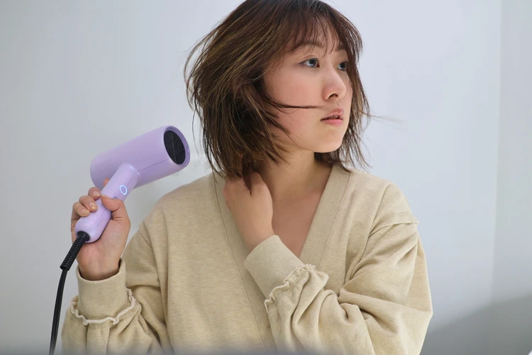 NiziUコラボ！SALONIAの限定色ドライヤーが出張族の私に使い勝手よすぎた【新発売】_8