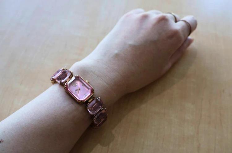 【私の時計物語】25連勤で荒んだ心身に光をくれたスワロフスキーのオクタゴンブレスウォッチ_2