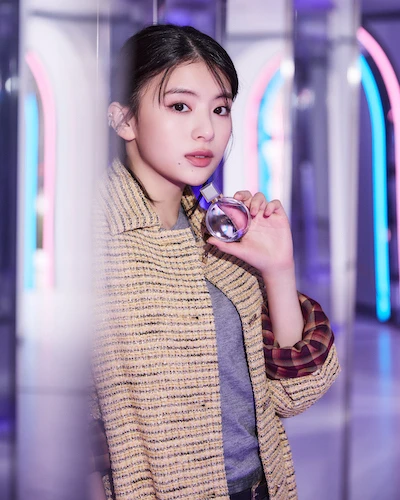 「シャネル チャンス オー スプランディド 特別イベント」を訪れた出口夏希さん