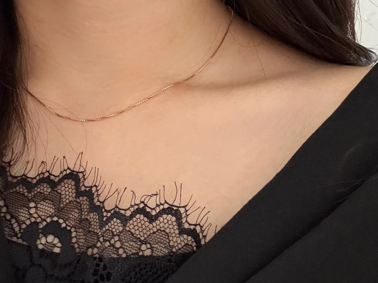 ミュートジュエリー, ベネチアンチェーンネックレス, K18アクセサリー, シンプルジュエリー, レイヤードネックレス, ヒロタカリング, 手元コーデ, 上品アクセサリー, 30代ファッション, 大人カジュアル