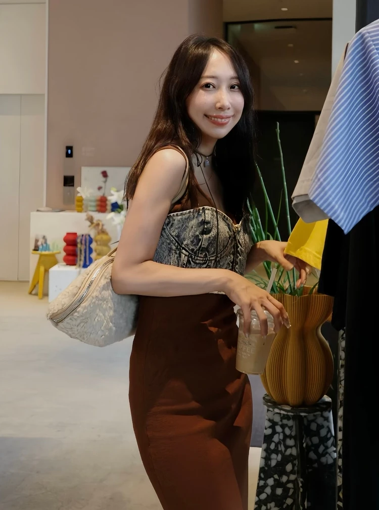 ZARAワンピース×アメリビンテージのビスチェで作る秋の【大人レイヤードコーデ】_4_2