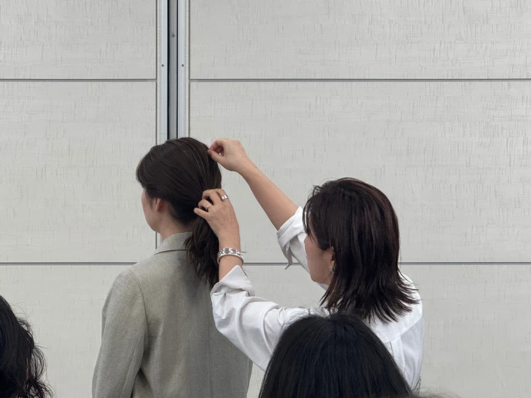 【不器用さんのヘアスタイリング】夏の紫外線対策×結婚式参列スタイリング/ALLIEのヘアバーム使ってみた_4
