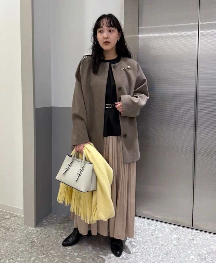 スーツスクエア CHANTOWAシリーズ コート×スカート プレス着用画像