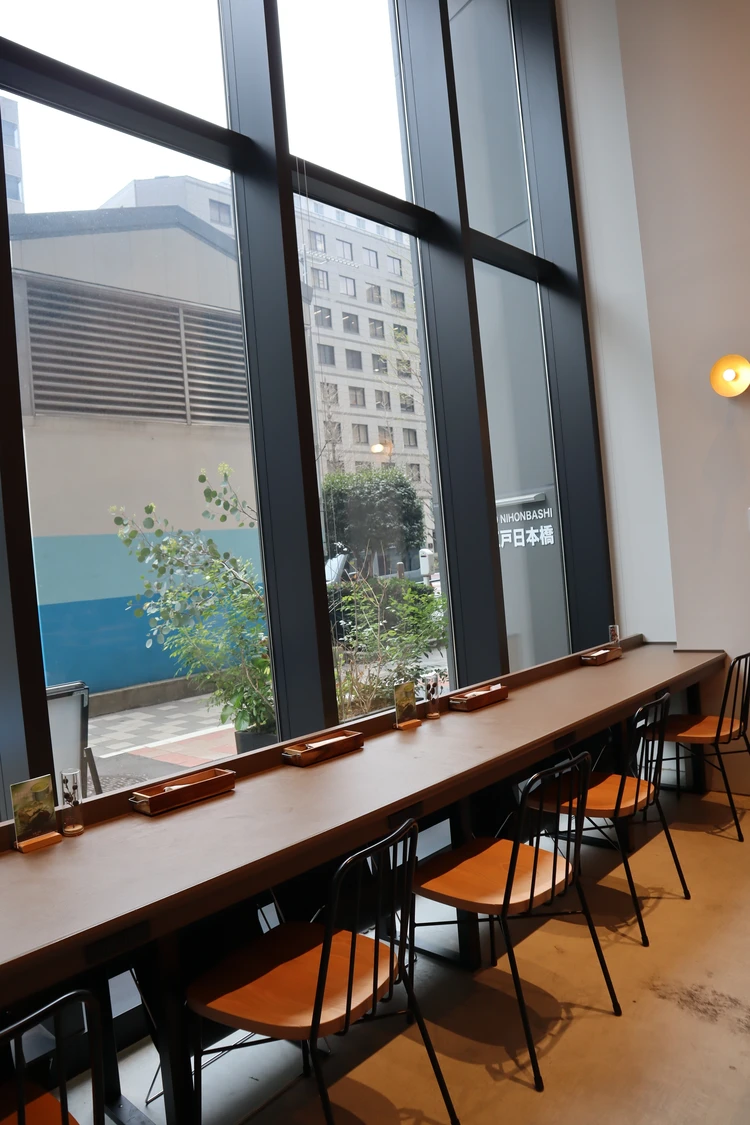 東京　日本橋　SiKiTO CAFE　シキト　カフェ　駅近　電源　WiFi　完備　コンセント　作業　朝活　モーニング　おすすめ　カウンター席