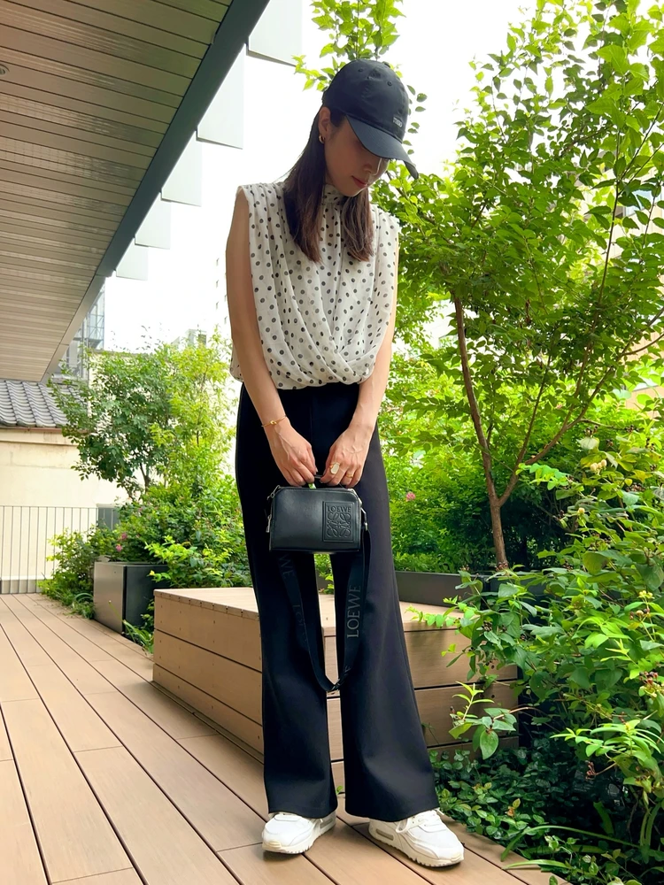 tops / ZARA bottoms / ZARA cap / THIRD MAGAZINE × NEW ERA bag / LOEWE shoes / NIKE