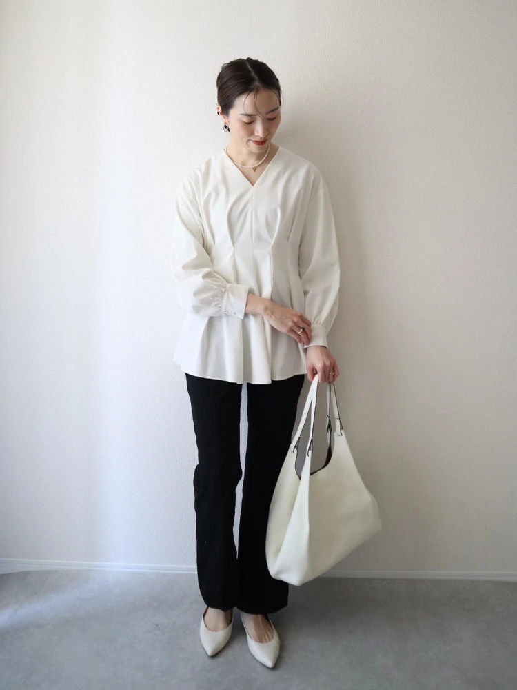 30代 通勤 バッグ トートバッグ おすすめ ジャンニ キアリーニ GIANNI CHIARINI デュア M ホワイト 白 刺繍 サービス 銀座 コーデ お仕事 平日