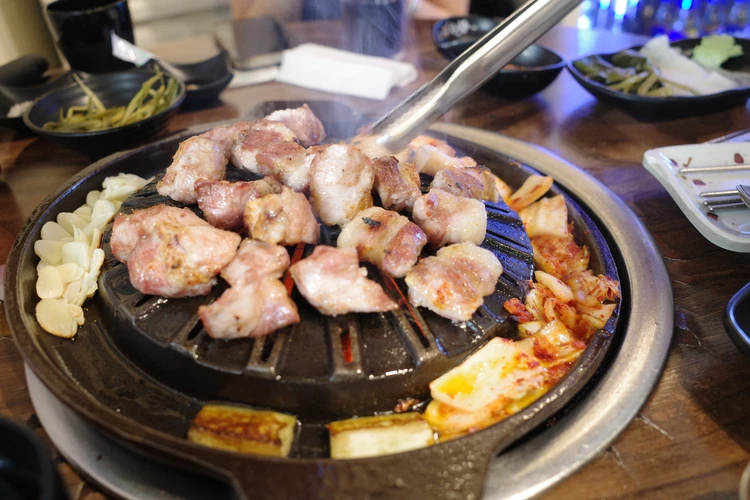 韓国・ソウル旅行③【本場グルメ編】地元民が通う！絶品モクサル＆ユッケ_5