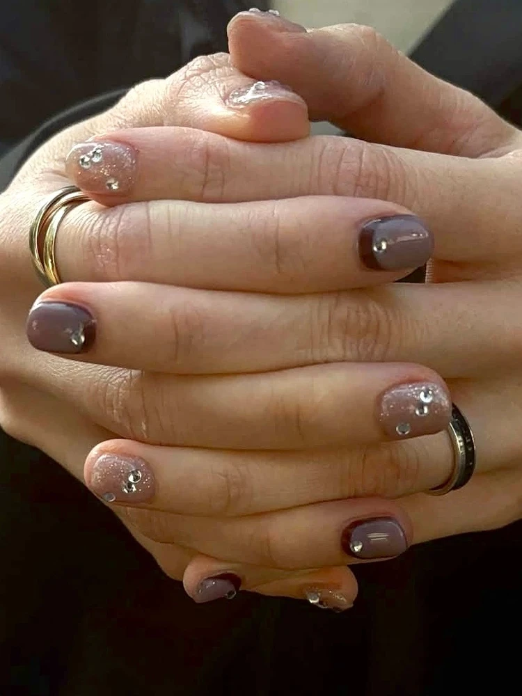 バレンタインネイル　ワンポイント　オフィスネイル　アラサーネイル　アポロチョコネイル　