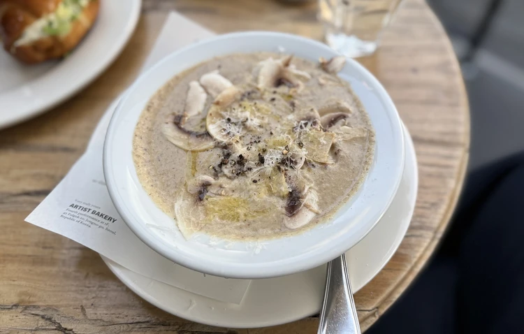     トリュフとマッシュルームの濃厚スープ