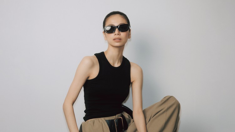 【スパイス小物コーデ】顔まわりを彩るサングラスを洒落感底上げの隠し味に【BAILA今日のコーデ】