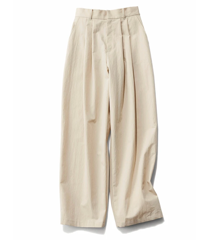 エムセブンデイズ【洗える】ハリ感カーヴィーパンツ ¥17,600　LIGHT BEIGE