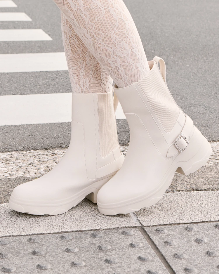 Bijou Buckle Short Boots　２色展開