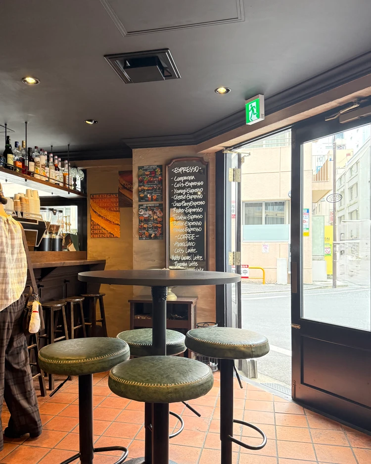 【おすすめカフェ】絶品バスチーを堪能できる映えカフェ✨『cois espresso club』@新宿_3_1