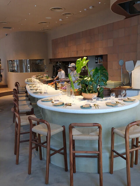 Pizza 4P’s 麻布台ヒルズ 店内の様子