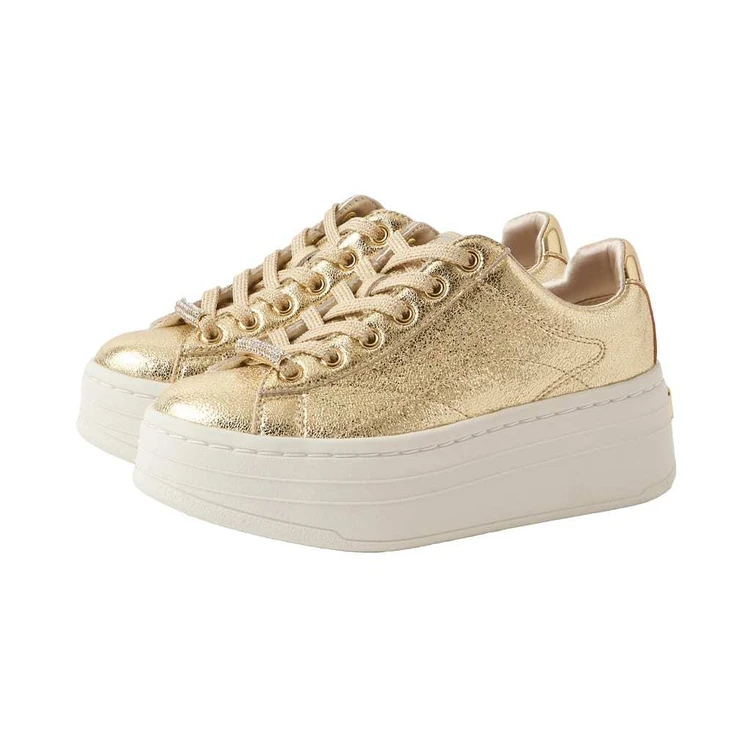 今、買うべき+diana（プラス ダイアナ） 白スニーカー】着用