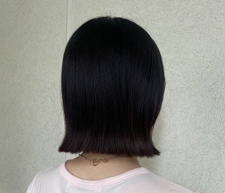 外ハネくびれボブ　バック