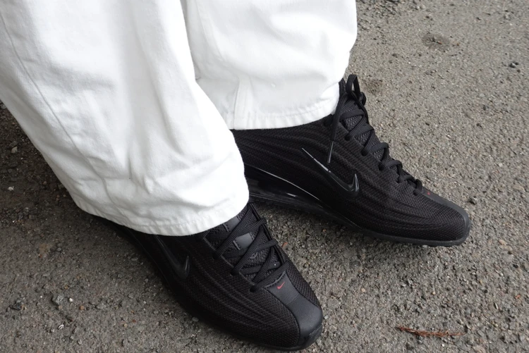 NIKEショックスzを履いた足元の様子