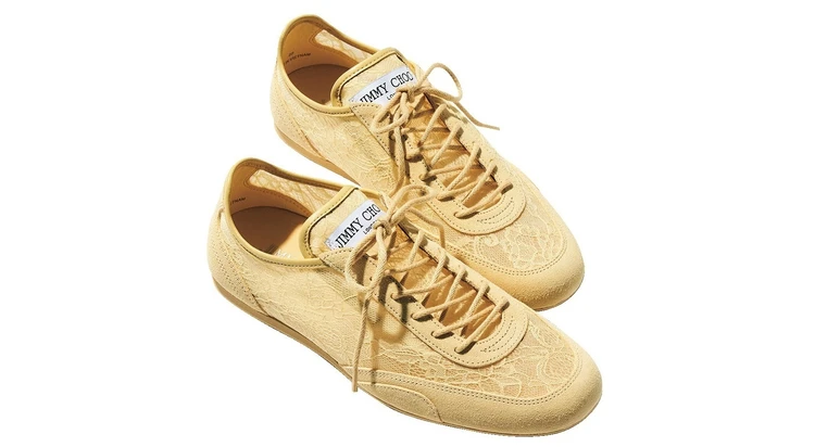 ロエベの進化系ローファー、ボッテガ・ヴェネタのモダンシャツ、ジミー チュウのレーススニーカー【ハイブランドの春新作3選】