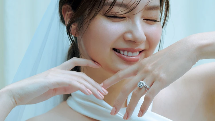 【ディオールのウエディングリング】みずみずしく華やかなリングに変わらぬ愛を誓って
