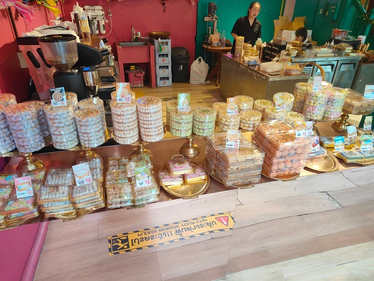 タイ　バンコク　アーリー　カフェ　おしゃれ　伝統スイーツ　THONGYOY CAFE　お土産