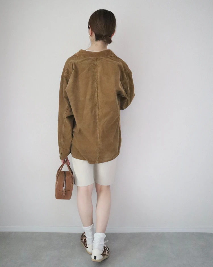 ユニクロ UNIQLO メンズ MEN コーデュロイジャケット ブラウン トレンド カラー 休日 コーデ 30代 ママ 高身長 後ろ