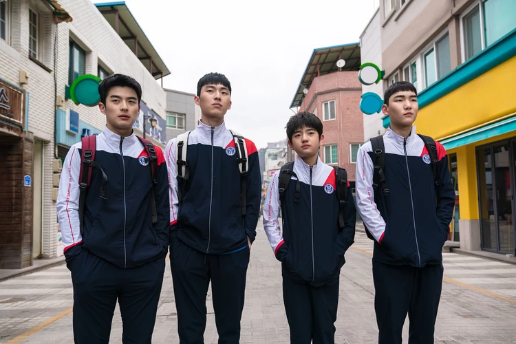 ラケット少年団 男子バトミントン部4人の集合写真