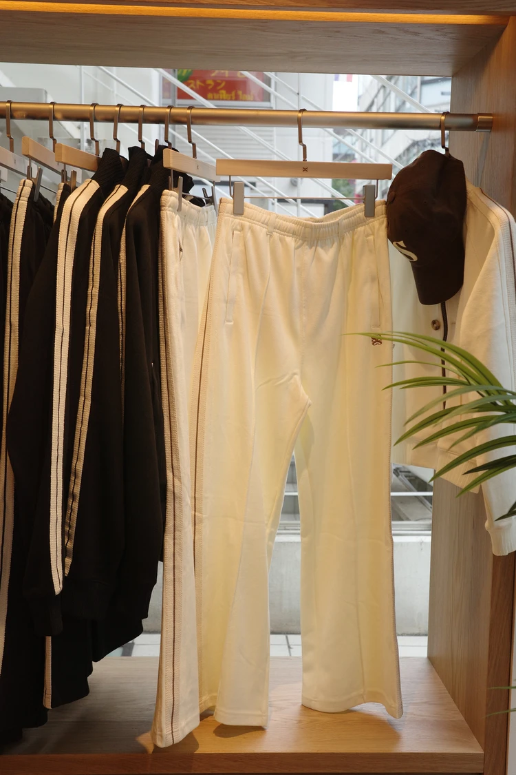 ラインジャージパンツ　ジャージ　おしゃれジャージ