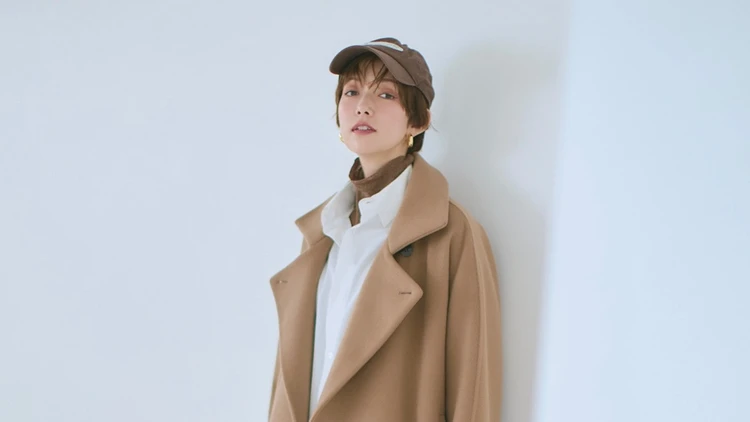 【レイヤードコーデ】仕込み薄タートルはキャッチーな輝きで一歩リード【BAILA今日のコーデ】