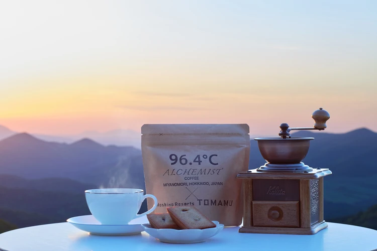 秋の絶景を眺めながら楽しむ「96.4℃の雲海ブレンドコーヒー」