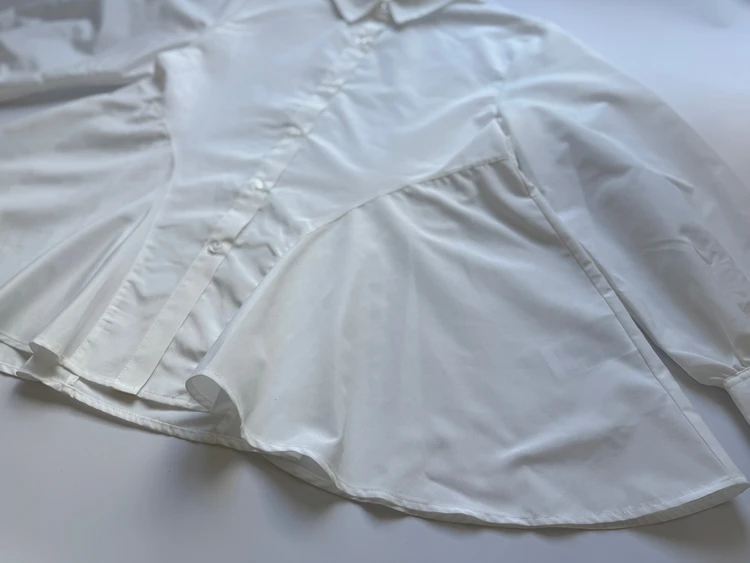 VIS ヘムデザインシャツの写真をサイドから撮影